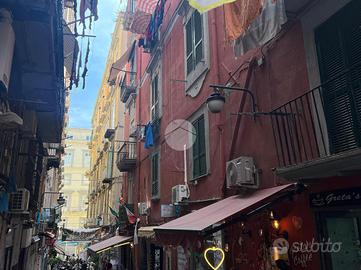 MONOLOCALE A NAPOLI