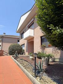 Appartamento di 108 m² con 4 locali e box auto a T