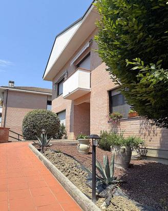 Appartamento di 108 m² con 4 locali e box auto a T