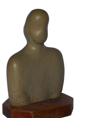 Statua in pietra scolpita a mano