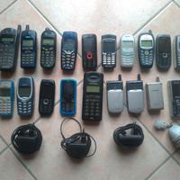 LOTTO TELEFONI CELLULARI 21 PEZZI CON 4 CARICABATT