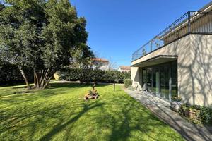 Appartamento di 213 m² con più di 5 locali e posto