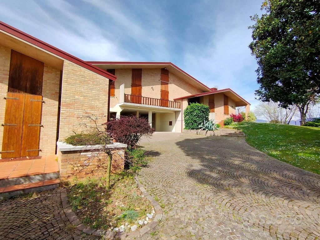 Villa di 316 m² con più di 5 locali e box auto dop - Vista 3