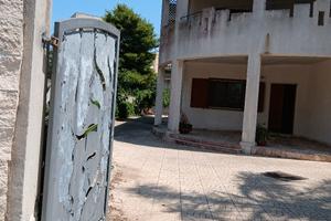villa indipendente con due appartamenti