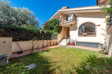 VILLA A SCHIERA A ROMA