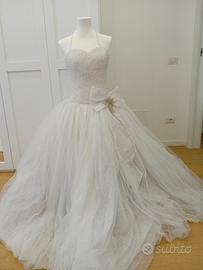 abito da sposa principesco con tulle e perline