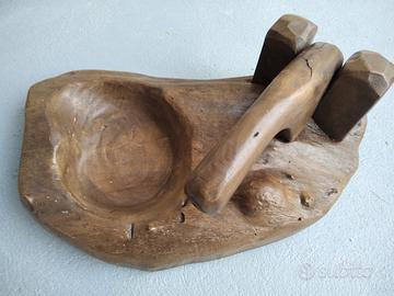 schiaccianoci in legno d'ulivo artigianale