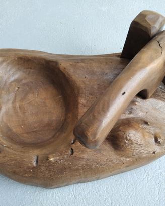 schiaccianoci in legno d'ulivo artigianale
