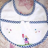 bavetta ricamata a mano