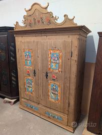 Armadio in cirmolo antico