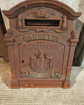 Cassetta da lettera in ghisa antica