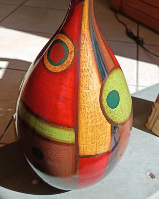 lampada da tavolo e vaso 