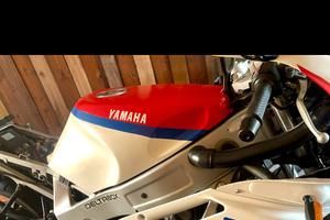 Yamaha fzr 600 1990 km 77,000 marciante...