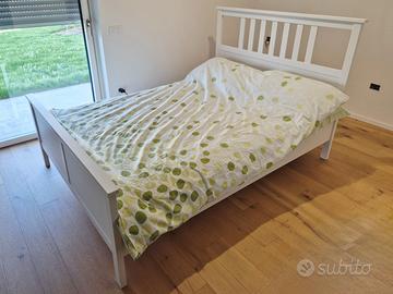 Letto con doghe e materasso