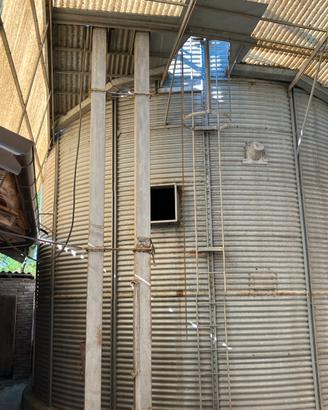 Silos agricolo in lamiera zincata H:6,5 m D:6,5 m