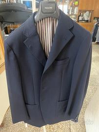 Stock abiti da uomo griffati