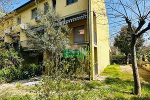 Villa di 180 m² con più di 5 locali e box auto a R
