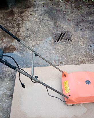 Falciatrice elettrica Black & Decker lama cm 33