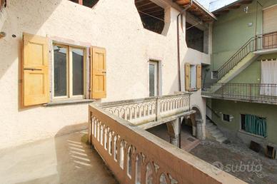 CASA SEMINDIPENDENTE A SABBIO CHIESE