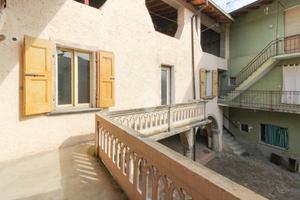 CASA SEMINDIPENDENTE A SABBIO CHIESE