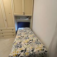 Letto singolo in legno con contenitore salvaspazio