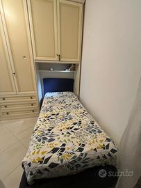 Letto singolo in legno con contenitore salvaspazio