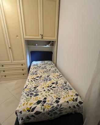 Letto singolo in legno con contenitore salvaspazio