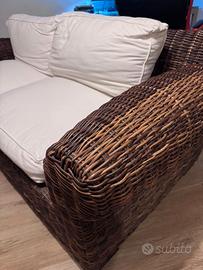 Divano in rattan con cuscini casa o veranda