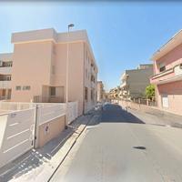 Locale con magazzino e due scivoli carrabili