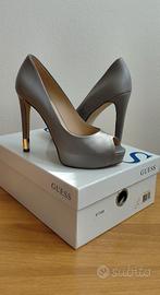 Décolleté marca Guess