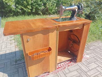 Antica macchina da cucire Anker 