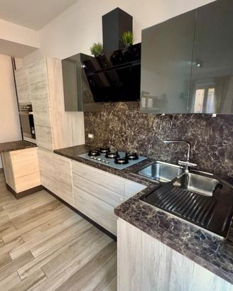 Cucina Hotpoint Ariston + mobile TV stesso design