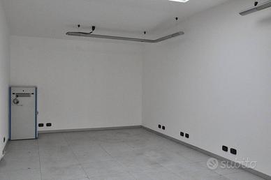 Immobile di 331 m² con 3 locali a Valmadrera