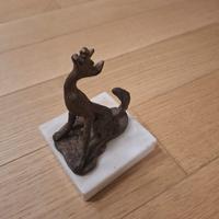 Piccola scultura decorativa in bronzo fuso di Lupo