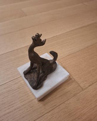 Piccola scultura decorativa in bronzo fuso di Lupo