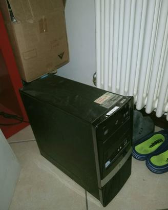 Computer fisso completo di monitor  tastiera