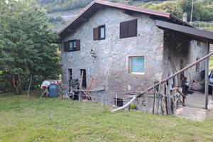 Rustico da ristrutturare con terreno