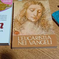 libri religiosi e rosario con custodia.