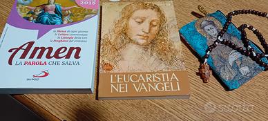 libri religiosi e rosario con custodia.