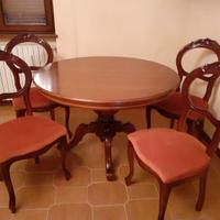 Tavolo con sedie