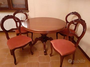 Tavolo con sedie