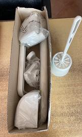 Kit accessori da bagno in plastica bianca