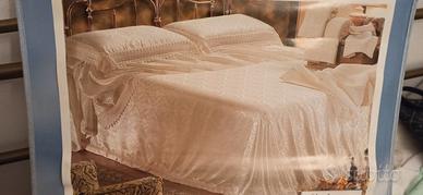 Completo copriletto matrimoniale pizzo seta antico