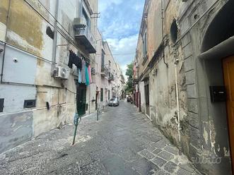 3 LOCALI A NAPOLI