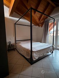 Letto matrimoniale a Baldacchino in metallo