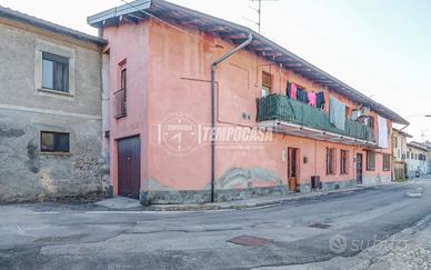 PORZIONE DI CASA DA RISTRUTTURARE CON BOX, SENZA S