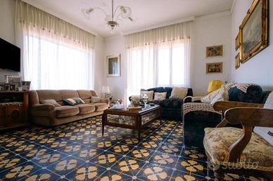 4 LOCALI A SANTA MARINELLA