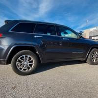 Jeep grand cherokee wk2 Overland 