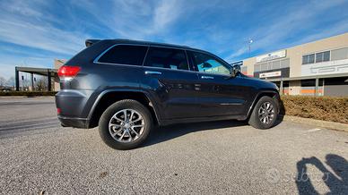 Jeep grand cherokee wk2 Overland 