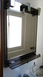 Specchio bagno con eventuali accessori